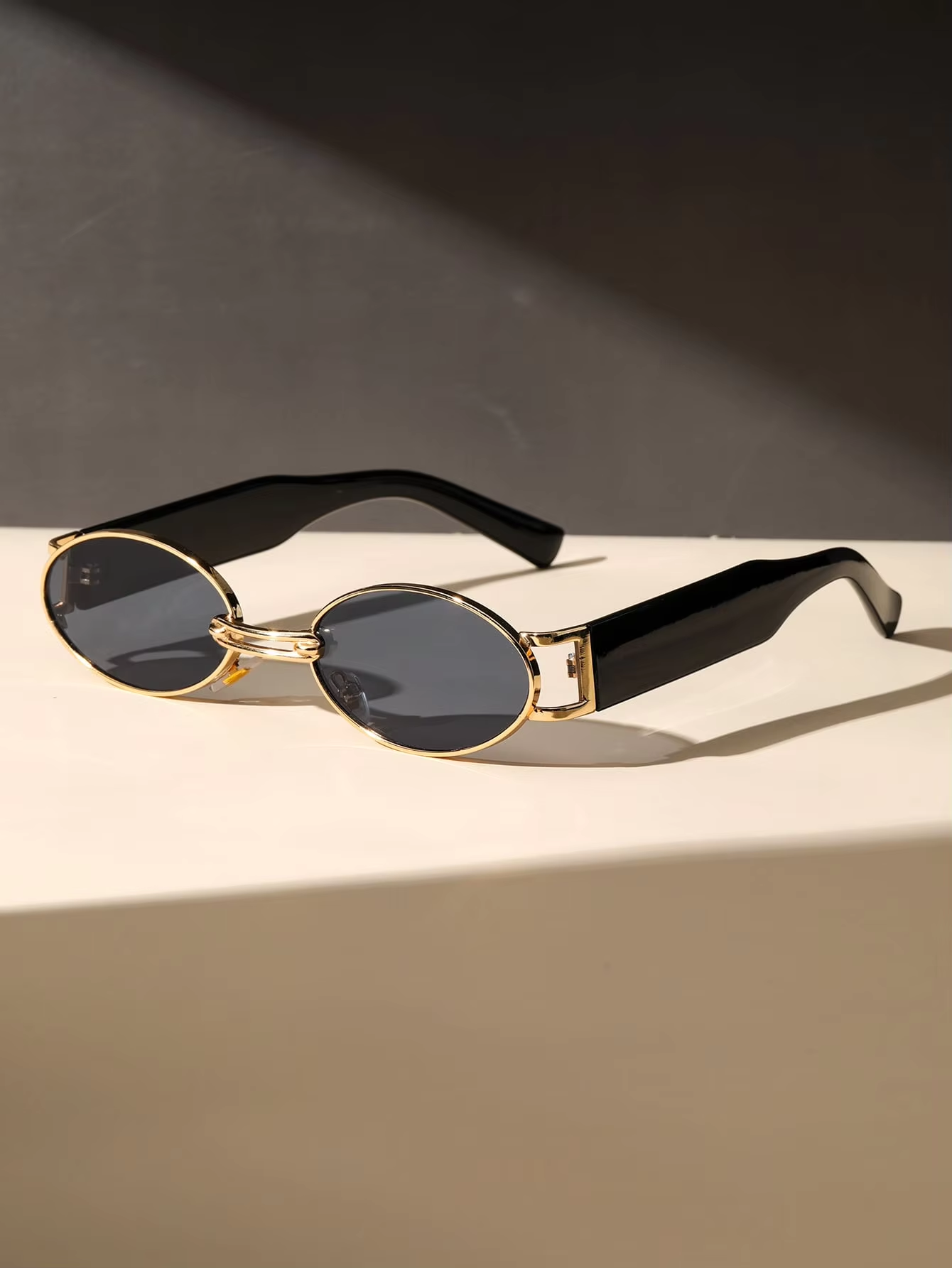 1PC Unisex Plastic Fashion Ova - Men Fashion Photography recensione e prezzo